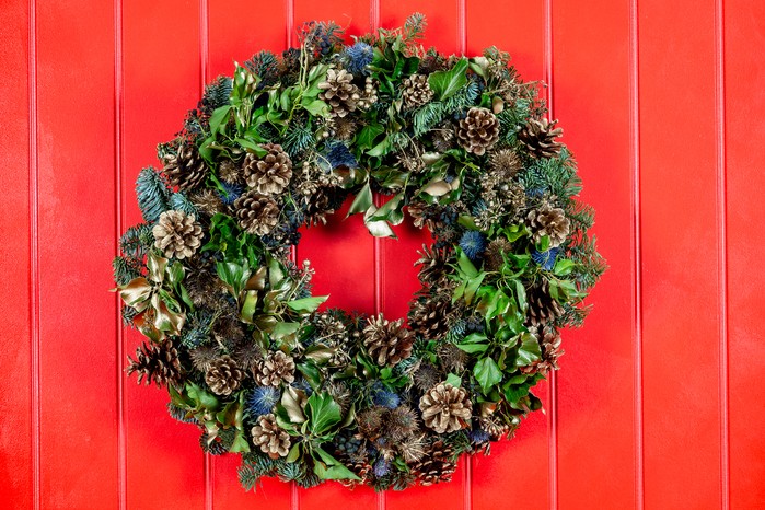 Gold greeting Christmas wreath