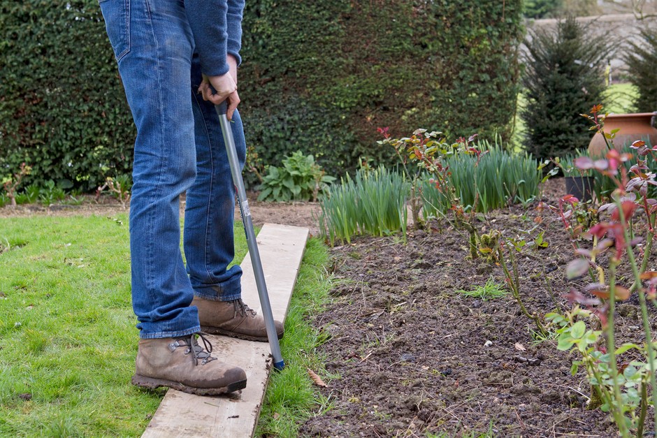 Give your lawn a spring boost - cut a new lawn edge