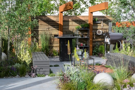 Outdoor kitchen and seating area. Jason Ingram