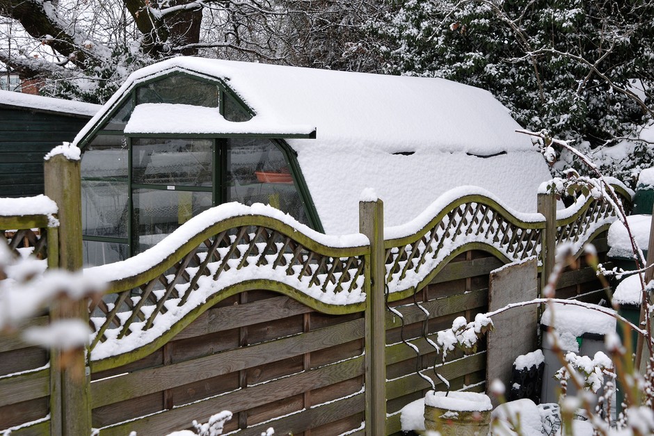 Keeping the heat in your greenhouse in winter