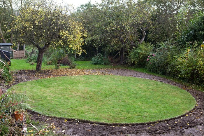 Circular lawn